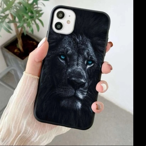 NEW!! Lion iPhone Case 11/ 11Pro Max/ 12 Pro Max - Picture 3 of 4